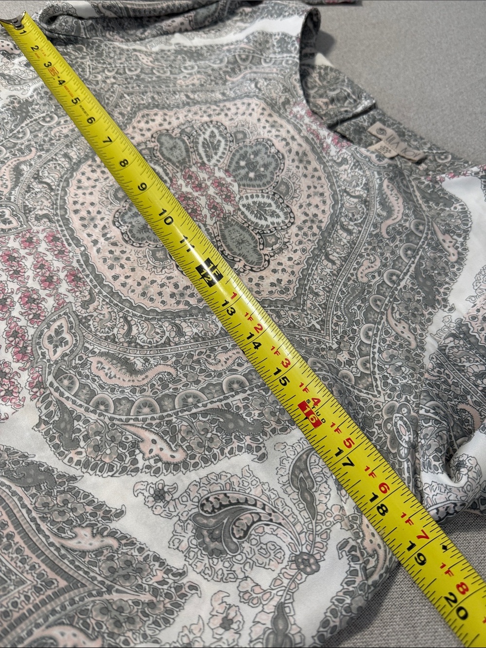 Lila Rose Women's Multi Print Boatneck Top in Gray and Dusty Pink SZS - Picture 8 of 14